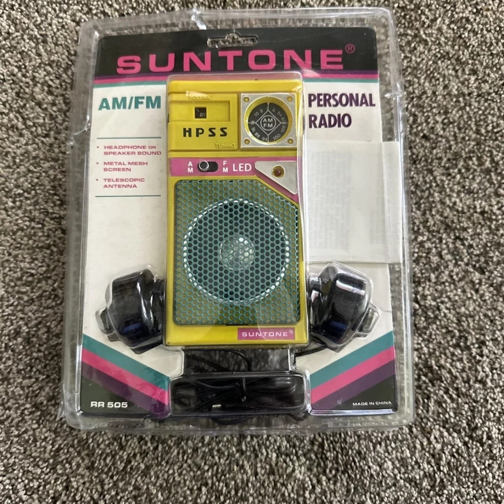 VTG Suntone RR505 Personal Radio AM FM Pocket Radio Headphones Music NIB Yellow/